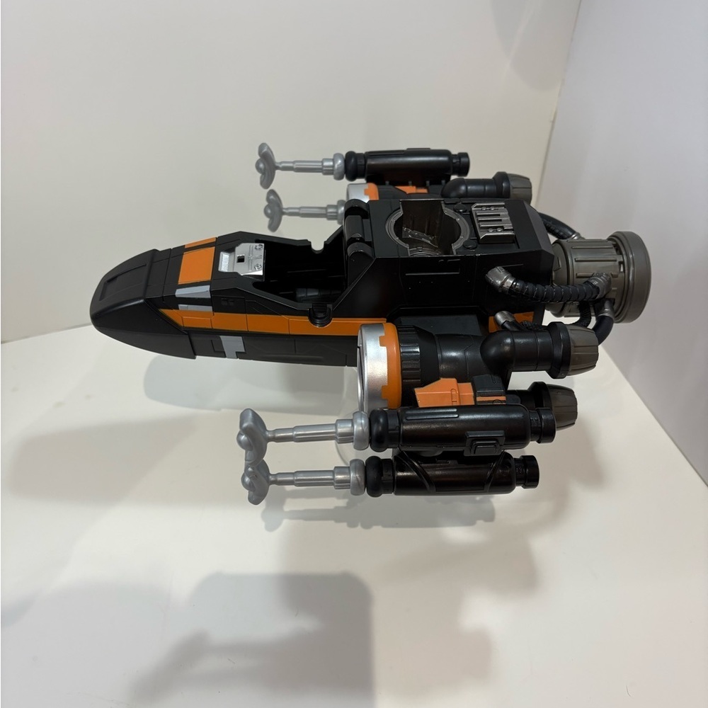 Star Wars Black and Orange Starfighter - Picture 6 of 9
